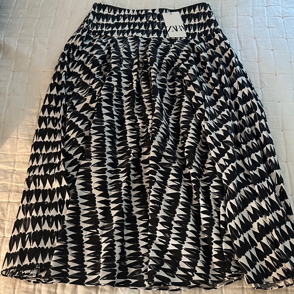 Zara Black and White Patterned Midi Skirt